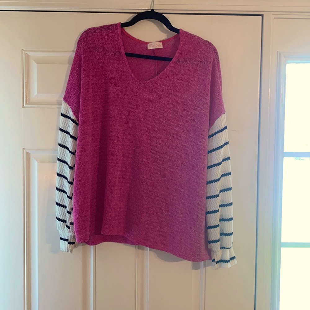 Size : Small. Magenta with patterned sleeves top. Brand: Pink Lily